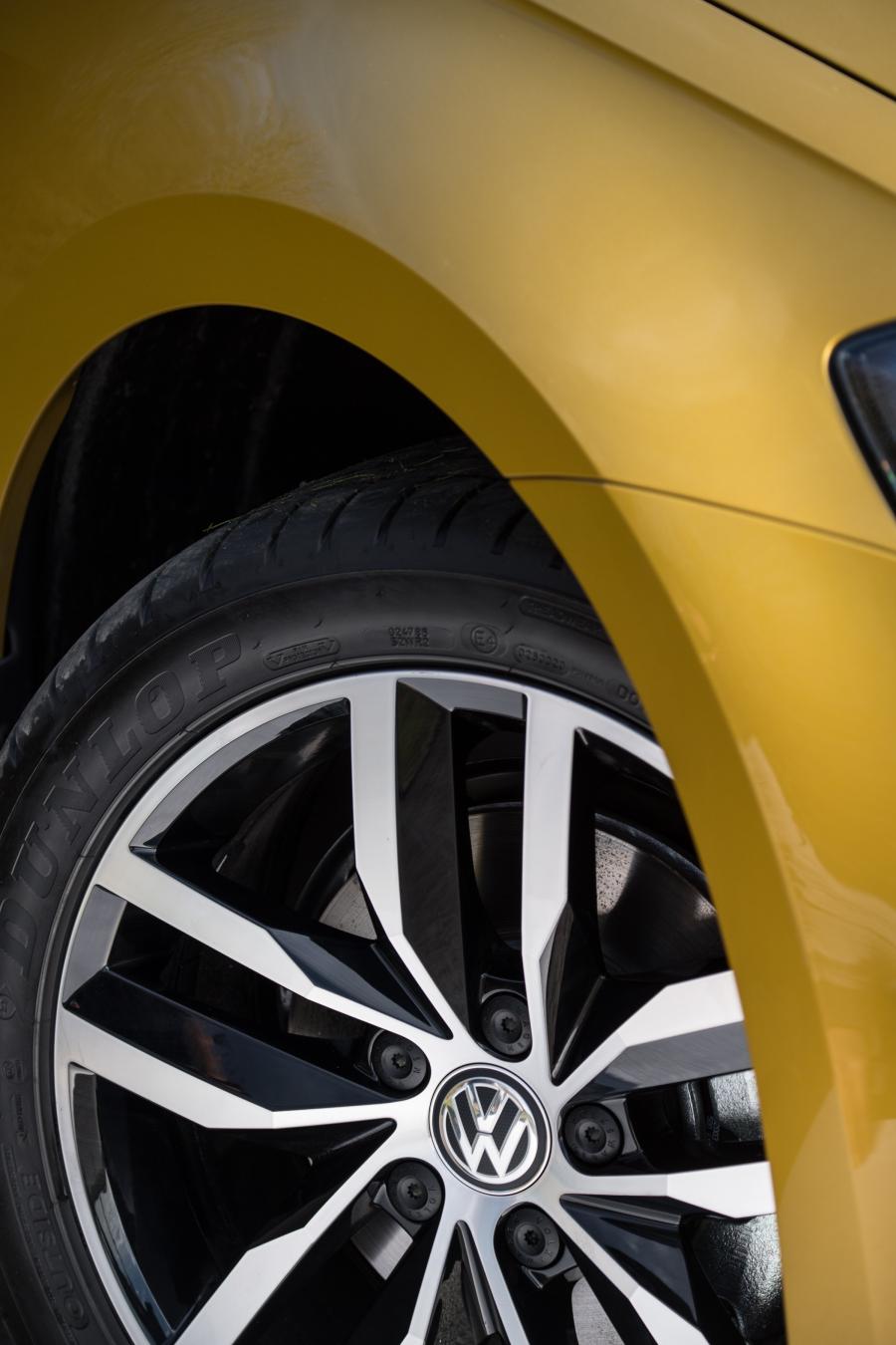 Колеса Volkswagen Golf TDI 5-Door 2017 года  (UK) (фото 19 из 30)